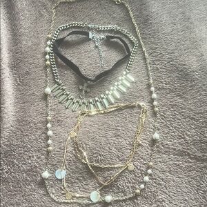 Bundle of 4 assorted necklaces